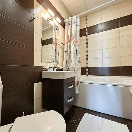 Апартаменти Europroperties Golden Line *